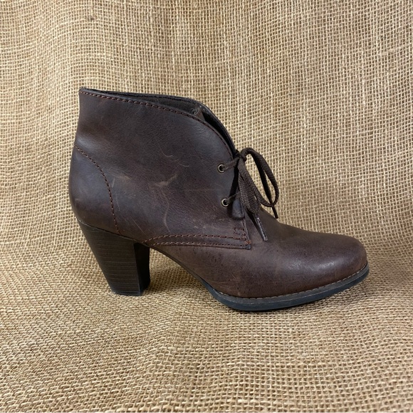 Clarks ankle boots lace up leather booties heels brown distressed women 8.5 B - Picture 4 of 14
